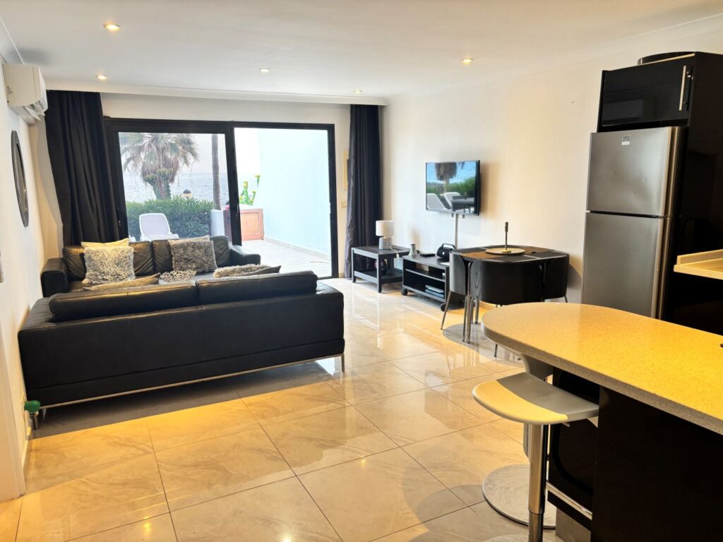 15 Playa Flamingo open-plan lounge and kitchen area