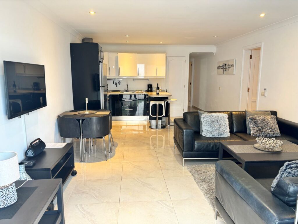 15 Playa Flamingo open-plan lounge and kitchen area