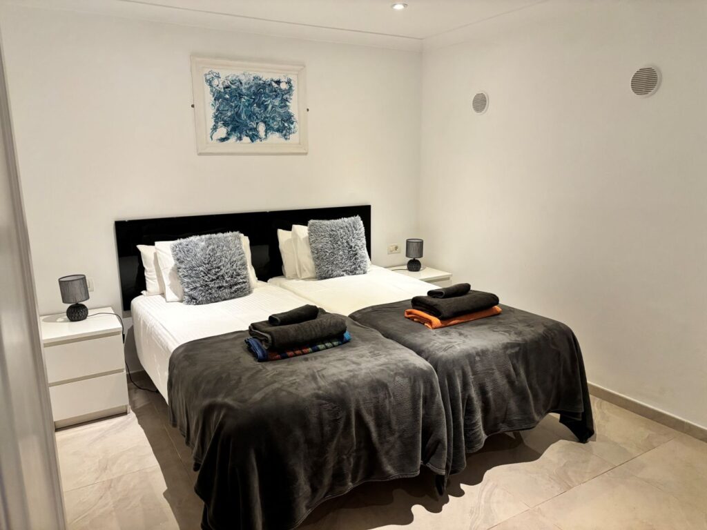 15 Playa Flamingo twin bedroom