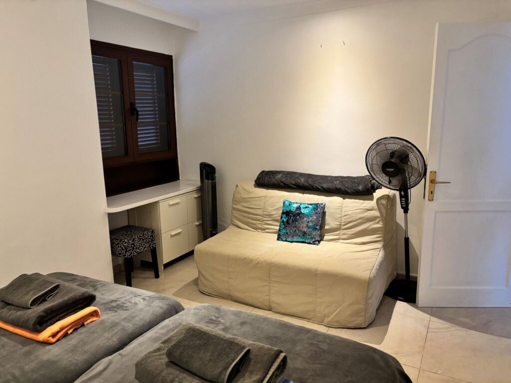 15 Playa Flamingo twin bedroom