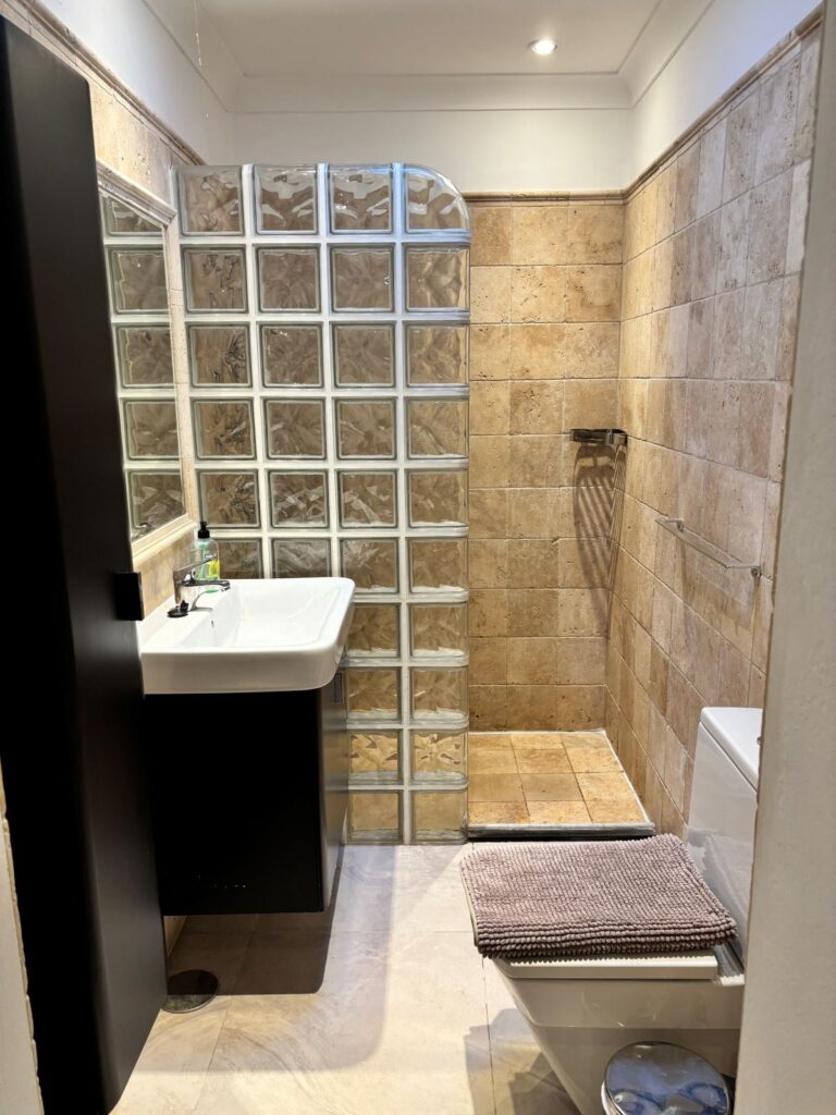 15 Playa Flamingo bathroom