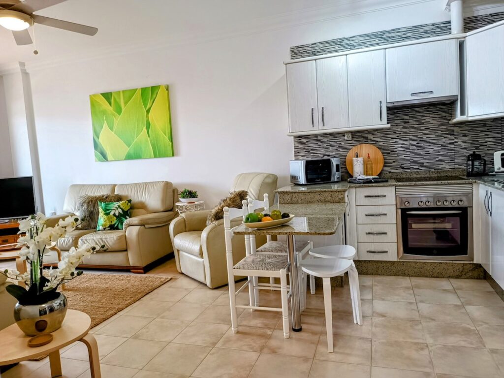 Apartamento Centrico open-plan lounge, kitchen and dining area