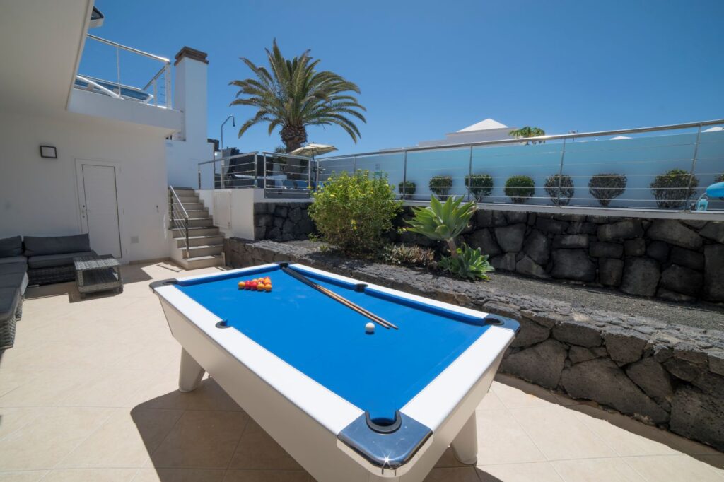 Casa Elisa pool table