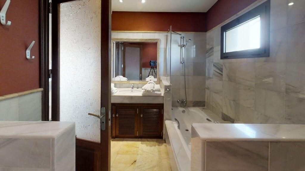 Villa Carlara bathroom