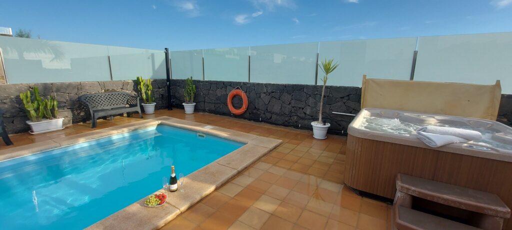 Villa Emma private terrace with hot tub and pool