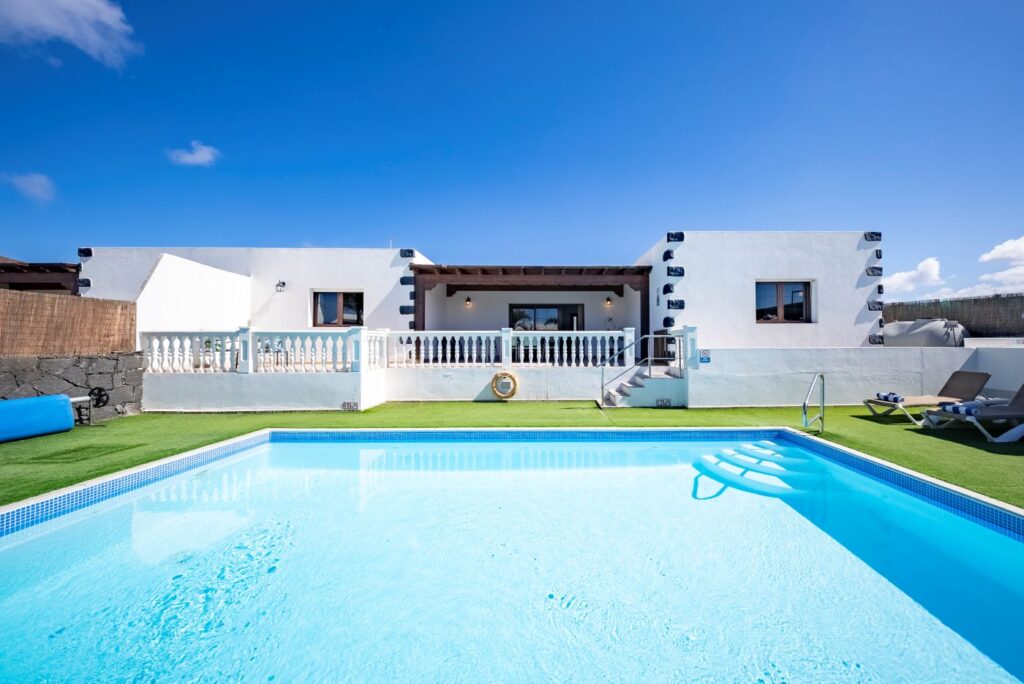 Villa Lomas spacious villa in Playa Blanca