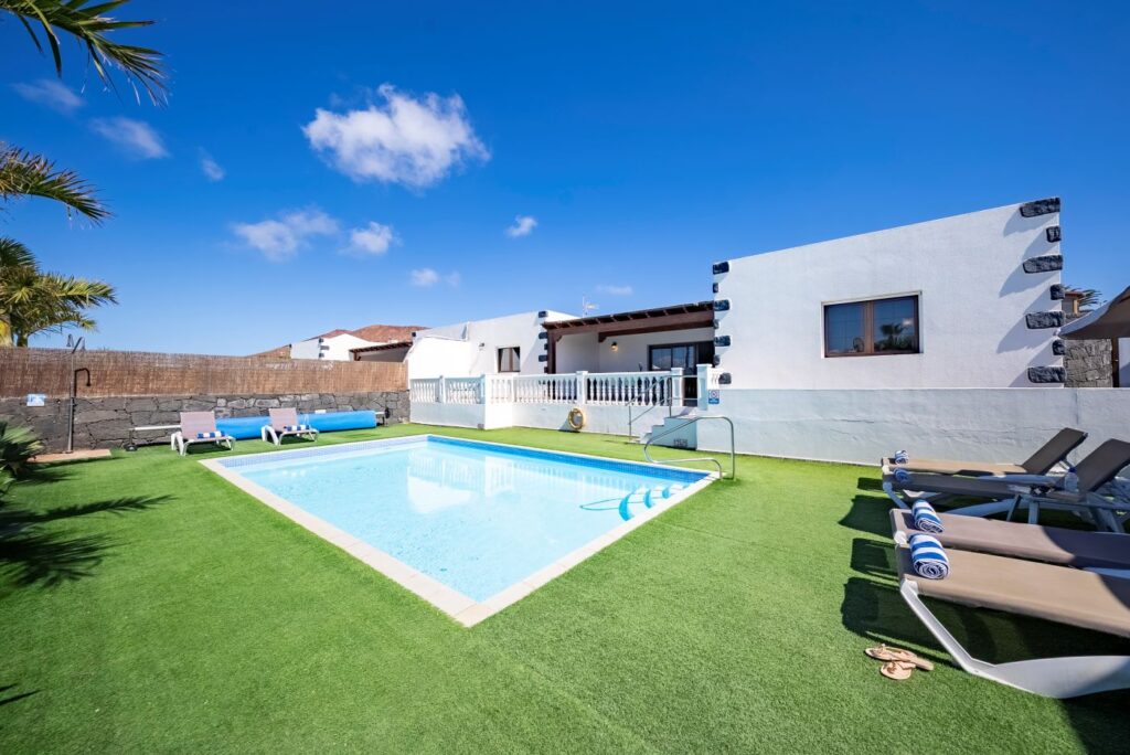 Villa Lomas large outside area with pool and sun loungers