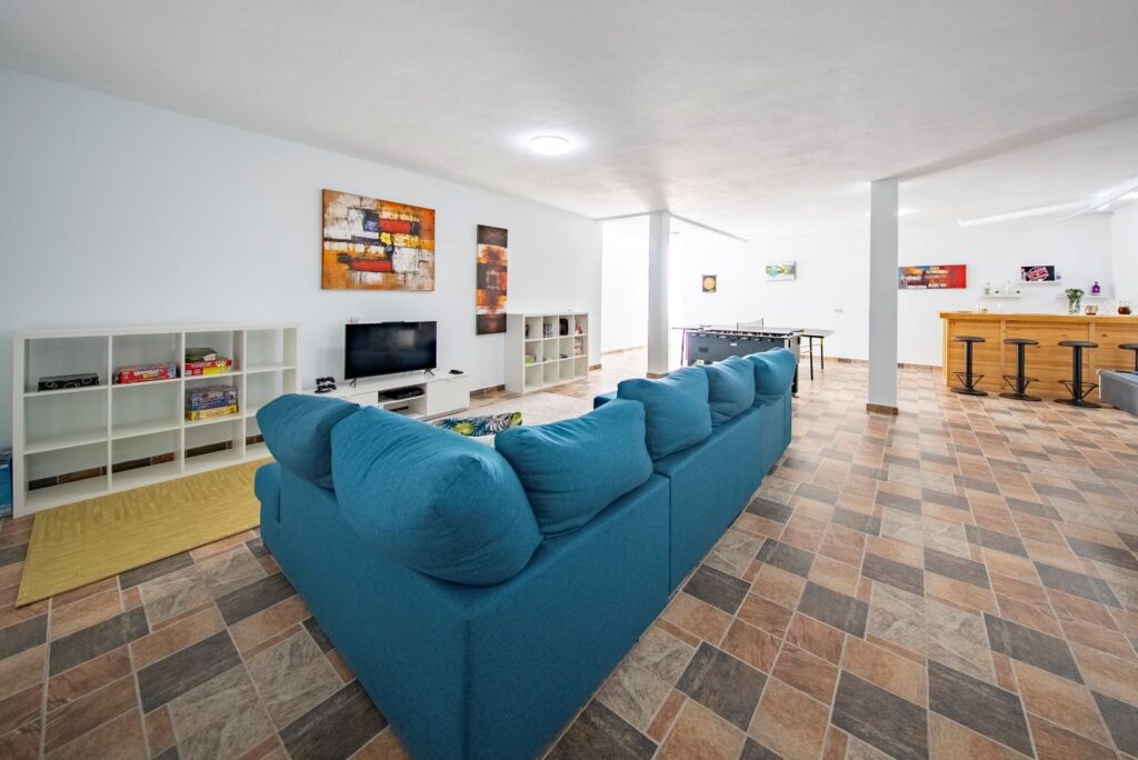 Villa Lomas TV with games console in games room