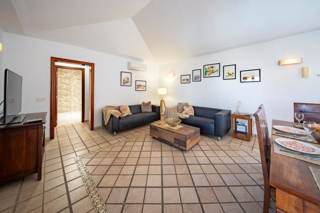 Villa Lomas lounge dining area
