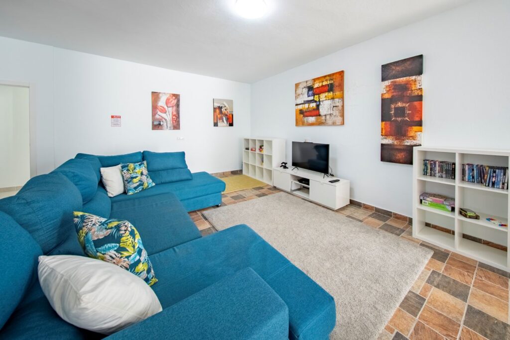 Villa Lomas seating area in games room