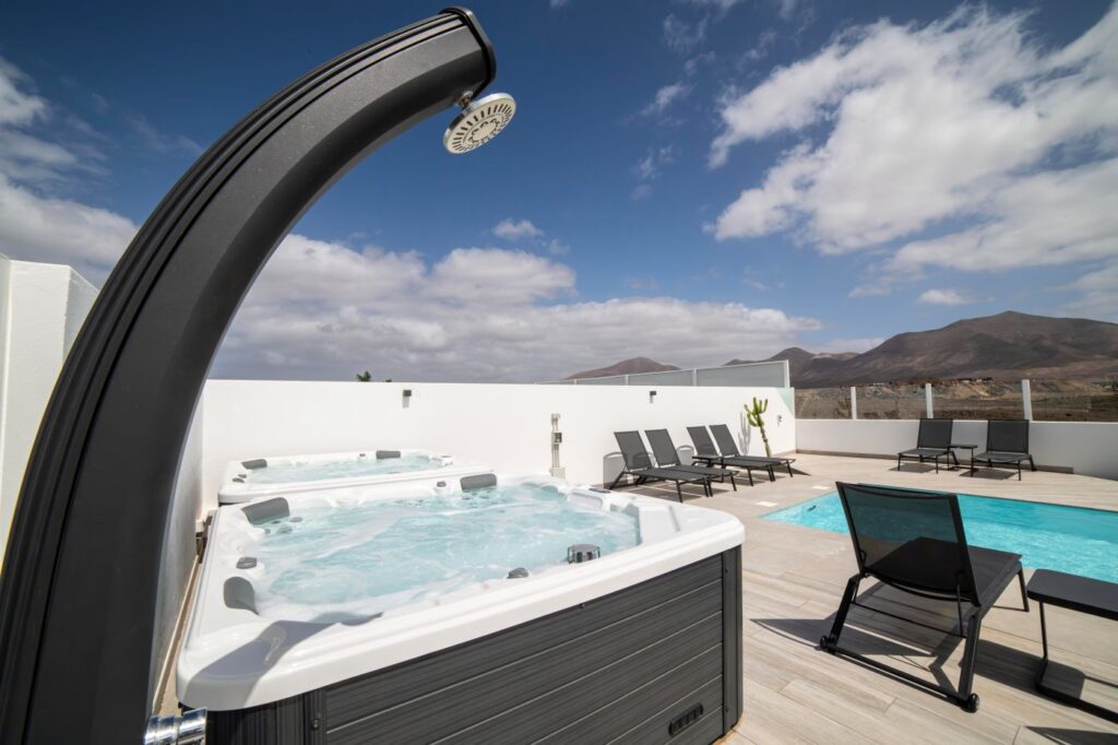 Villa Luna hot tub jacuzzi