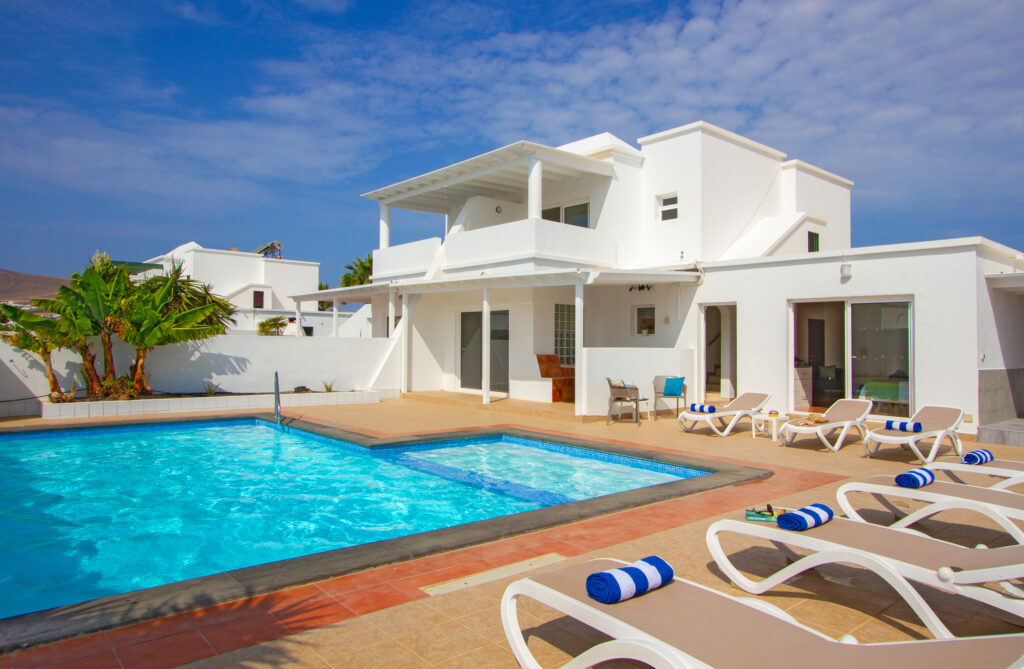 Villa Quintus private pool and patio area