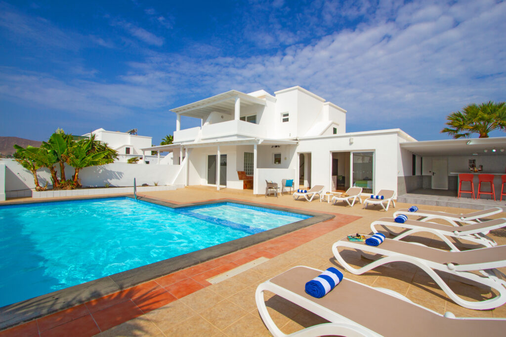Villa Quintus private pool and patio area