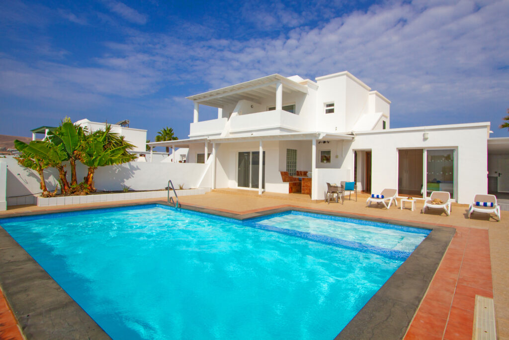 Villa Quintus private pool and patio area