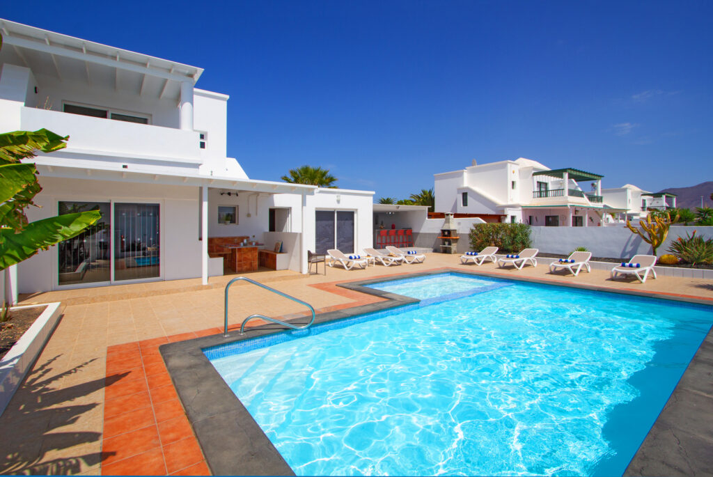 Villa Quintus sun terrace and pool