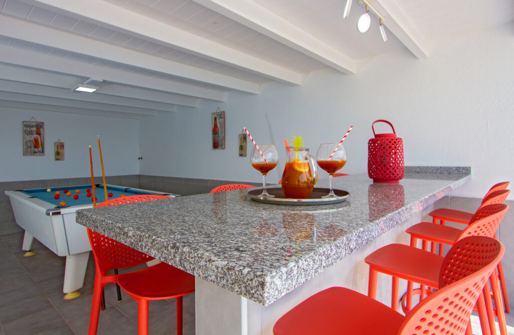 Villa Quintus pool table games and bar area