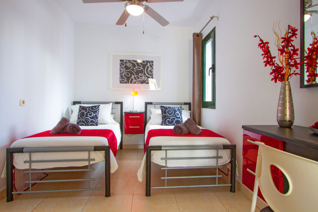 Villa Quintus twin bedroom