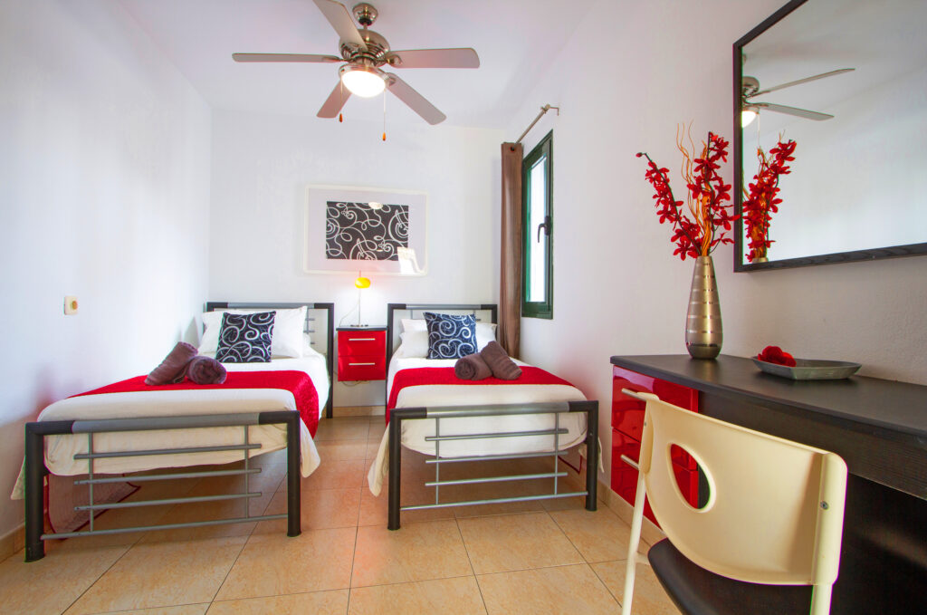 Villa Quintus twin bedroom