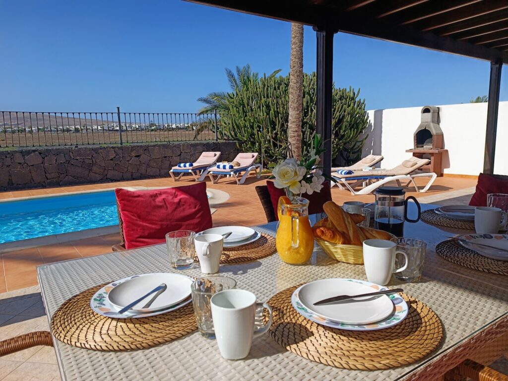 Villa Rebecca alfresco dining area