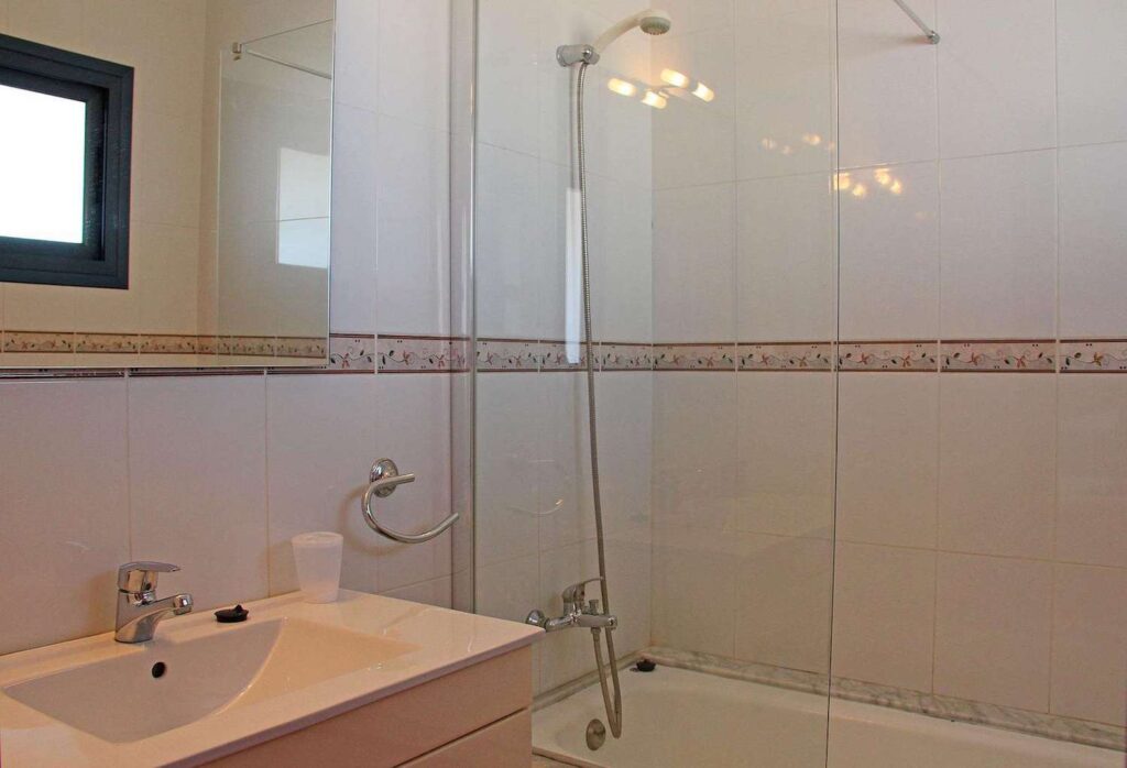 Villa Rebecca bathroom