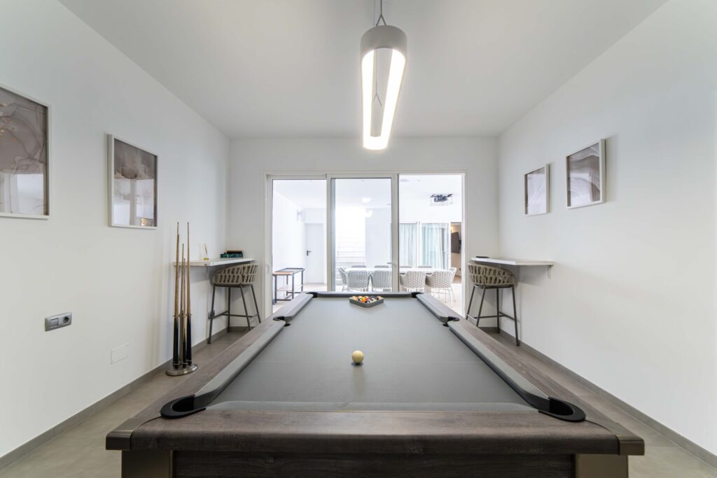Villa Sol games area pool table
