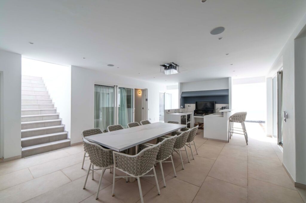 Villa Sol alfresco dining area with barbecue and kitchen