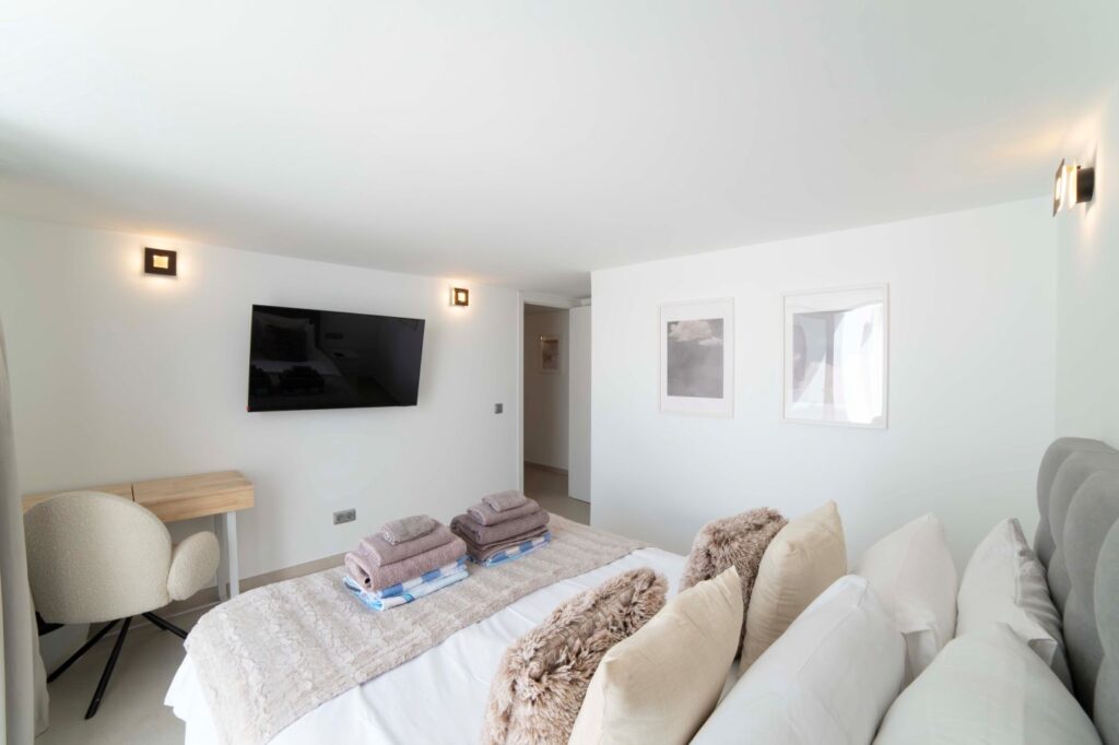 Villa Sol double bedroom