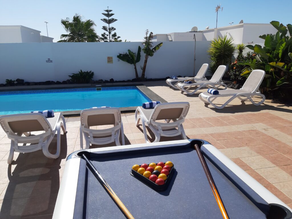 Villa Vicini pool table
