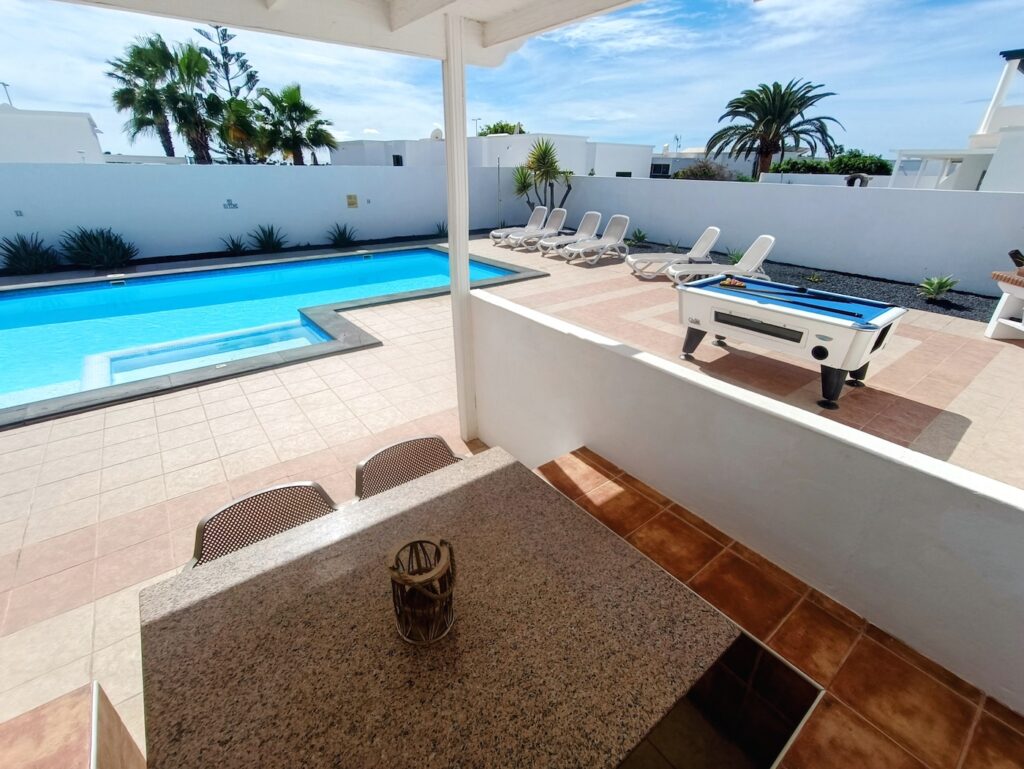 Villa Vicini alfresco dining area