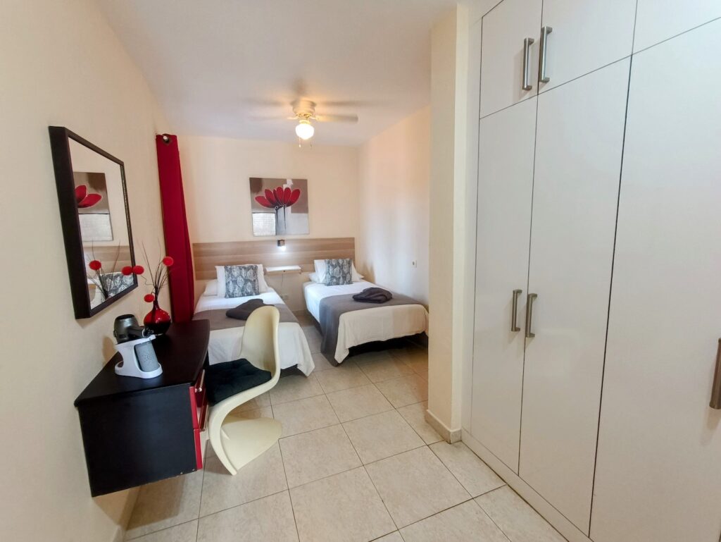 Villa Vicini twin bedroom